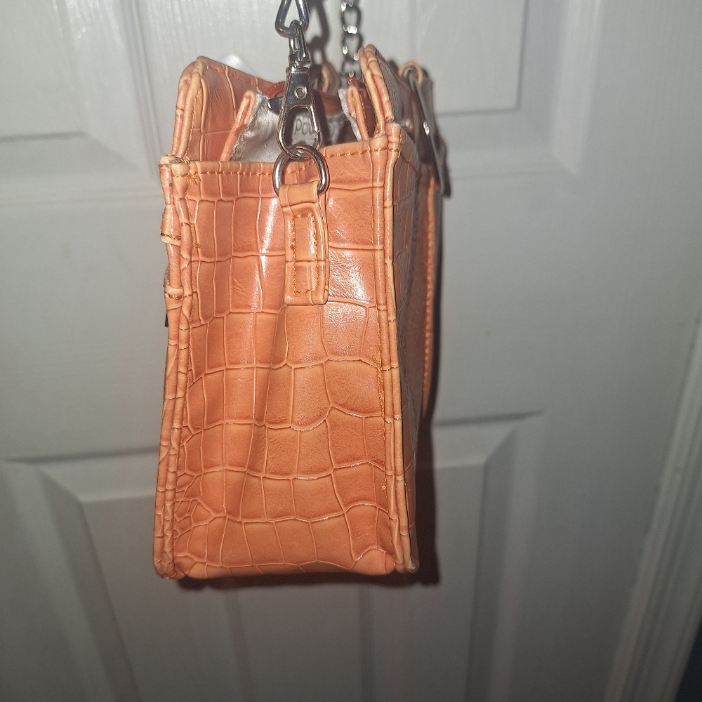 Chic Croc-Embossed Tan Crossbody Poochee Bag** - Picture 4 of 12